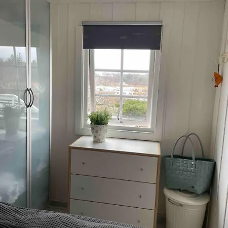 Stavern With Sea Views Near The Ларвик