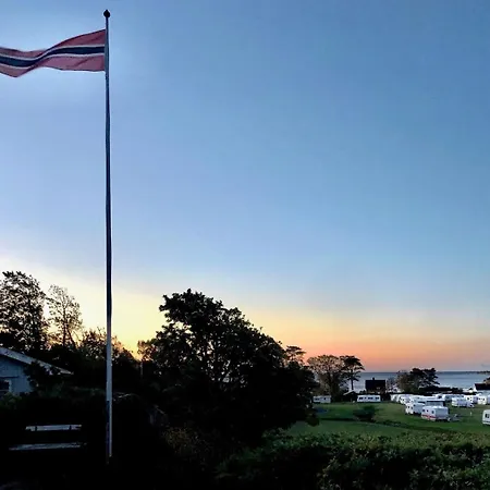 Stavern With Sea Views Near The Дом отдыха Ларвик